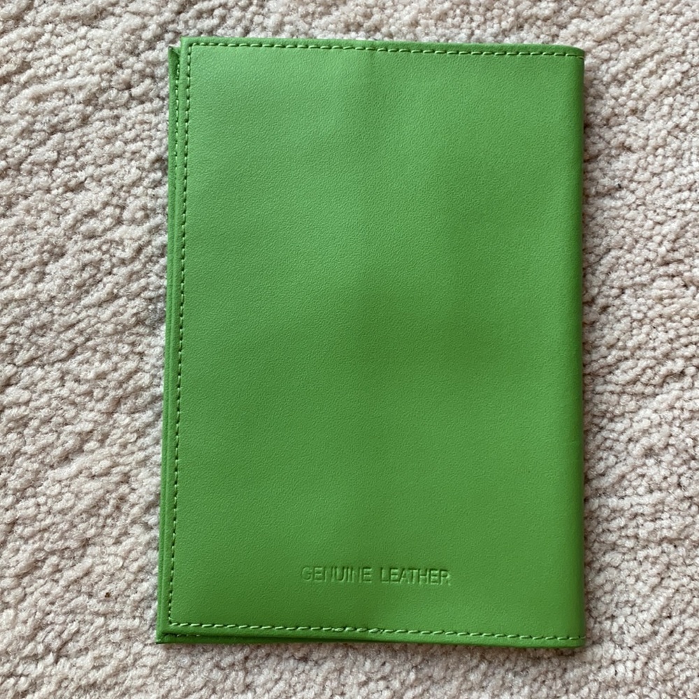 Belle Hop genuine leather green passport holder - Picture 4 of 4